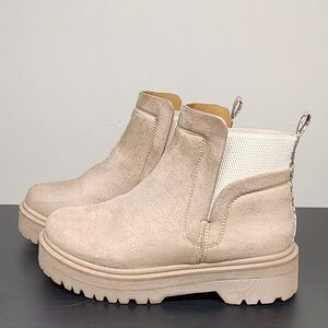 Qupid Women's Ankle Stretch Boots. Chunky Heel/Sole. Light Khaki.  Size 7.5 - 8